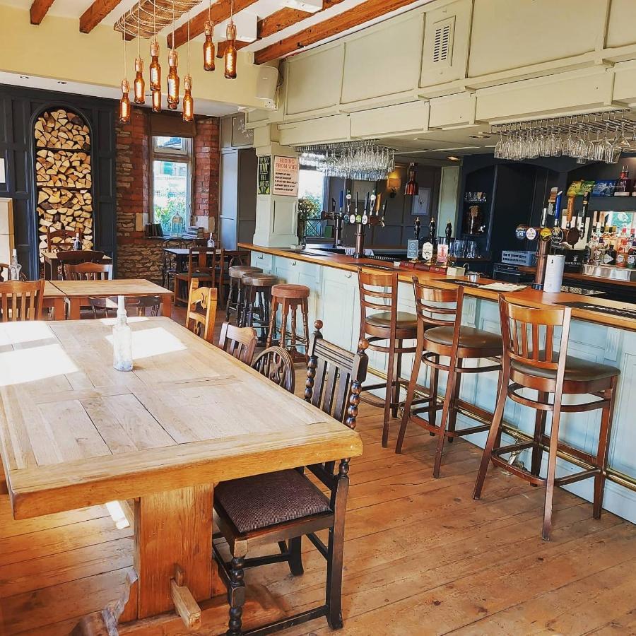 Tipputs Inn, Pub, Restaurant & Boutique Flats Stroud  Zewnętrze zdjęcie